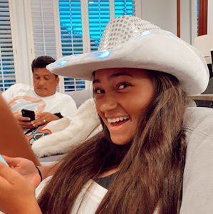 Meet your Posher, Kenzie